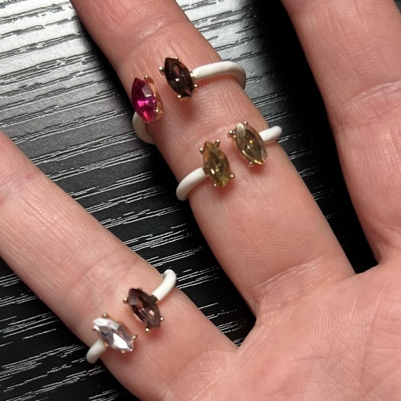 White enamel ring with open front - Picture 2 of 4